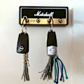 Miniatyrbild 4 av 5: Standard Jack Gitarrnyckelring Gitarrförstärkare Nyckelhållare Hängare Väggmontering