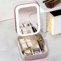 Miniatyrbilde 3 av 5: Lysende speil sminkeboks, kosmetisk oppbevaringsveske med LED-speil | Bærbar sminkeveske - 3 farger med lys sminkeveske, reiseveske  (kk) pink