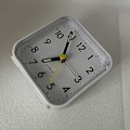 Miniatyrbild 5 av 5: Icke-tickande analog väckarklocka med ljus och snooze-funktion och toppknapp, högt alarm, tyst väckarklocka, batteridriven, barnväckarklocka, port