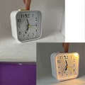 Miniatyrbild 3 av 5: Icke-tickande analog väckarklocka med ljus och snooze-funktion och toppknapp, högt alarm, tyst väckarklocka, batteridriven, barnväckarklocka, port