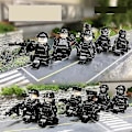 Miniatyrbillede 2 af 3: 12 stk. Sort Swat Politi Minifigur Byggeklods Tilbehør Militærlegetøj