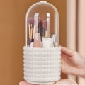 Miniatyrbild 6 av 6: 360-Graders Rotationsbart Makeupborsthållare med Dammskydd - Stor Kapacitet 5-Fack Makeupförvaringslåda i Rutigt Stil för Hemmet