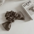 Miniatyrbillede 1 af 4: 2 stk. store silkehårbånd satin scrunchies til tykt hår let solbrun