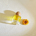 Miniatyrbild 4 av 6: Smal glasflaska 30ml med trälock - perfekt för resor M