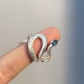 Miniatyrbillede 4 af 5: Justerbar Snake Rhinestone Ring Hvidt guld