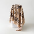 Miniatyrbild 4 av 4: Elegant sidenscarf Aprikos