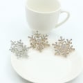 Miniatyrbild 3 av 5: Julbrosch Snöflinga Guld