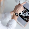 Pikkukuva 7 / 8: INF Fitbit Versa 3 / Sense rannekoru ruostumaton teräs kulta
