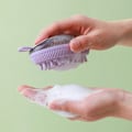 Miniatyrbillede 3 af 4: Genopladeligt kæledyrsbade- og massagebørste Lilla