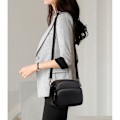 Pikkukuva 5 / 7: Aito nahkainen Crossbody laukku - tyylikäs ja tilava