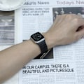 Miniatyrbillede 5 af 7: Magnetisk silikonearmbånd til Apple Watch - Sort/Orange (38/40/41mm) Orange