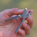 Miniatyrbillede 3 af 5: 6-i-1 Foldbar Mini Kniv Multifunktionel Nøglering Værktøj