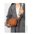 Miniatyrbild 3 av 3: Crossbody-väskor för kvinnor, justerbar remväska i PU-läder Brun