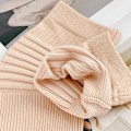 Pikkukuva 2 / 4: Ohuet ja hengittävät polvituet kesään Beige L