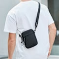 Miniatyrbillede 4 af 6: Crossbody telefontaske til mænd - let og stilfuld Sort