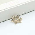 Miniatyrbild 4 av 5: Julbrosch Snöflinga Guld