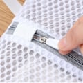 Miniatyrbillede 3 af 6: Honeycomb Mesh vasketøjspose med lynlås til finvask Hvid
