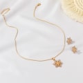 Miniatyrbild 6 av 6: Snowflake Halsband Örhängen Set Guld