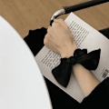 Miniatyrbillede 1 af 4: 2 stk. store silkehårbånd satin scrunchies til tykt hår Sort