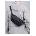 Pikkukuva 2 / 3: Kevyt ja tilava Crossbody laukku Musta