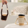 Miniatyrbild 3 av 3: Avtagbar plysch kaffekoppshylsa med handtag