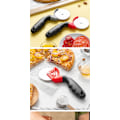 Pikkukuva 2 / 3: Ruostumattomasta teräksestä valmistettu pizzaleikkuri ergonomisella kahvalla