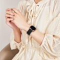 Pikkukuva 4 / 5: Fitbit Versa 2 Nylon kelloranneke Musta