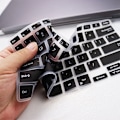 Miniatyrbild 3 av 6: Silikontangentbordsskydd för MacBook Pro 14" (M4, 2024)