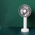 Pikkukuva 2 / 5: Kannettava minituuletin aromadiffusorilla Vaaleanpunainen