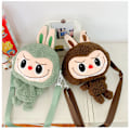 Miniatyrbillede 4 af 6: Charmerende plys-crossbody-taske Brun