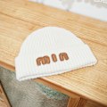 Miniatyrbillede 2 af 3: Strikket beanie hue Hvid