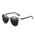 Stilrena speglade solglasögon med guldram Black Black