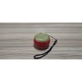 Pikkukuva 2 / 3: Mini kannettava puunsyykuvioinen Bluetooth-kaiutin - Punainen