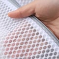 Miniatyrbillede 4 af 6: Honeycomb Mesh vasketøjspose med lynlås til finvask Hvid