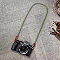 Miniatyrbild 4 av 7: Axelrem för kamera i äkta läder för SLR-kameror Grön