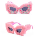 Miniatyrbillede 4 af 5: Fluffy Pink Hip Hop Solbriller til Kvinder - Vintage Party Briller