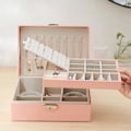 Miniatyrbillede 5 af 8: Smykkeæske Dobbeltlag Læder Kvinder Rejser Multifunktionel Halskæde Ørestik Ring Opbevaringsarrangør Lys Rosa