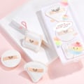 Miniatyrbilde 3 av 8: Pudderpuff Myk svamp Hudvennlig Hindrer at henge i ansiktet Makeup Puff for salong Hjem Reise Triangulær (pakket)