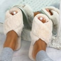 Miniatyrbillede 4 af 5: Varme Fluffy Tøfler Kvinder Plys Tøfler Komfortable Faux Fur Cross Indendørs Gulv Tøfler Flad Blød Pels Sko Damer Kvinder..