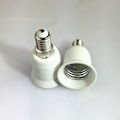 Miniatyrbillede 4 af 4: E14 fatningadapter til E27 pære, hvid