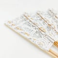 Miniatyrbilde 2 av 5: Brudeventillator i blonder, silke og tre - Perfekt for hennes bryllupsdag!