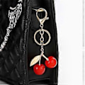 Miniatyrbillede 5 af 5: Unik Cherrys Love Lock Nøglering Charm Elegant Design Nøgleholder Tilbehør Bærbar til Moderne Personer Rød Red
