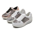 Miniatyrbilde 2 av 3: Kile Sneakers for kvinner, blanke snøresko med kilehæl, pustende sko med økt høyde, tresko.37.sliver
