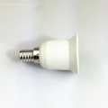 Miniatyrbillede 2 af 4: E14 fatningadapter til E27 pære, hvid