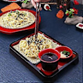 Miniatyrbild 3 av 4: 1 Set Japansk Stil Kall Nudelbricka Rektangulär Soba Nudelplatta med Bambumatta