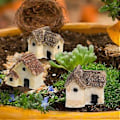 Miniatyrbilde 3 av 3: 12 stk. Mini Husformede Ornamenter Resin Husmodell Mikro Landskapsdekor