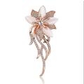 Miniatyrbillede 1 af 5: Broche med katteøje til kvinder skabt af Brooch chic bryllup b