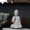 Pikkukuva 4 / 5: Meditoiva Buddha-patsas - Zen ja Feng Shui -koristehahmo