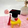 Miniatyrbillede 1 af 7: 10 stk. Mini doktorhatte, dekorationshatte til dimissionssæsonen, festlige vinflaske-doktorhatte, Red