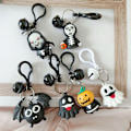 Pikkukuva 1 / 5: 6 kpl PVC-avaimenperiä kellolla Halloween-koristeluun, söpö